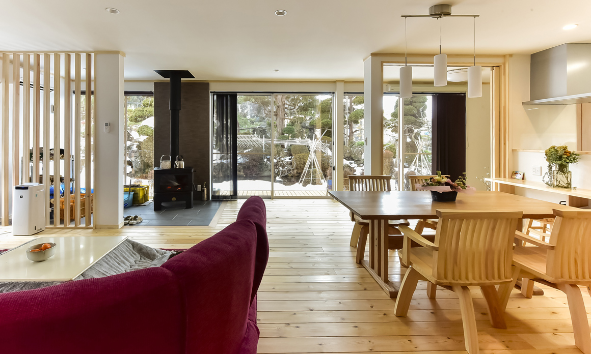 暖かみのある無垢材をしようした床